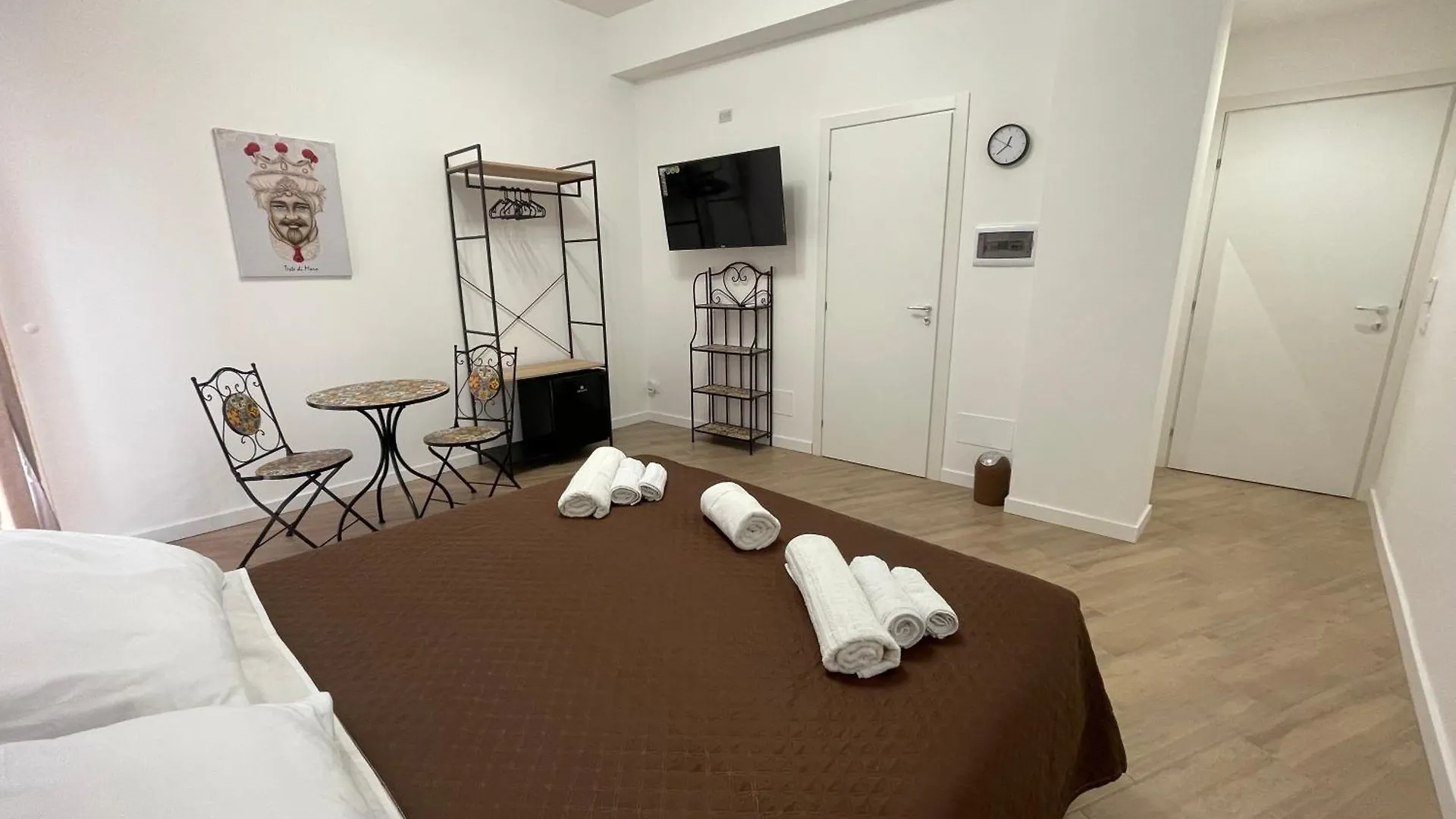 Nocleg ze śniadaniem Bieddu Suites - Palermo City Center Włochy